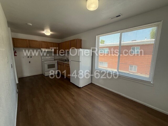 Building Photo - NO DEPOSIT option available for qualified ...