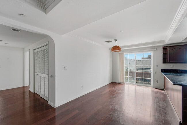 Building Photo - 700 S Ardmore Ave