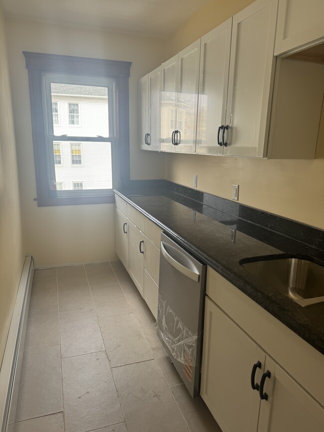 Building Photo - 63 Gates St