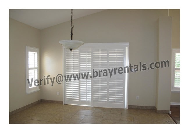 Building Photo - 609 Saffron Way