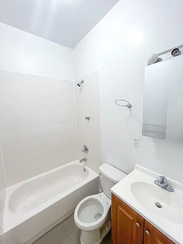 Building Photo - 137 Patchen Avenue