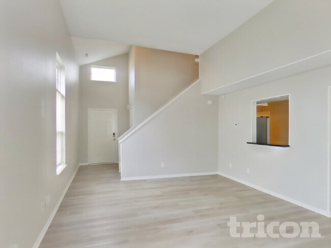 Foto del edificio - 4531 Riverbrook Ln