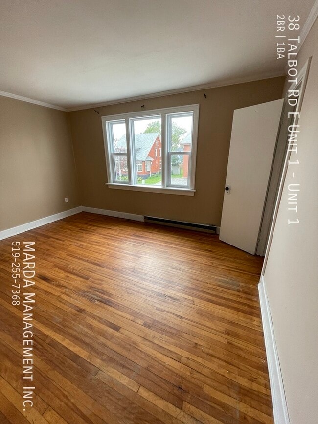 Building Photo - SPACIOUS UPSTAIRS 2 BED/ 1 BATH APT IN DT ...