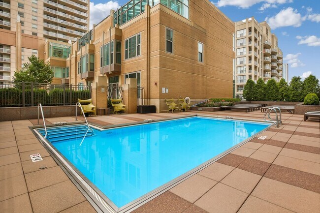 Foto del edificio - 33 W Ontario St