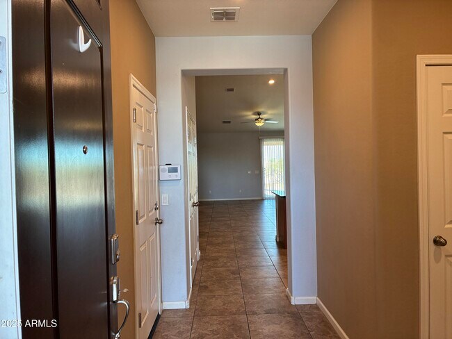 Foto del edificio - 69 S 195th Ln