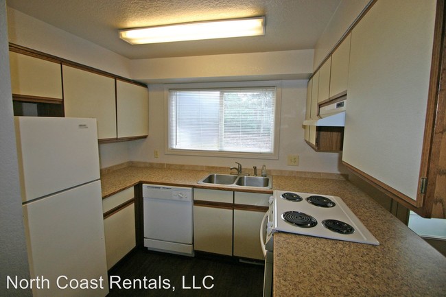 Building Photo - 1573 Whispering Pines Dr