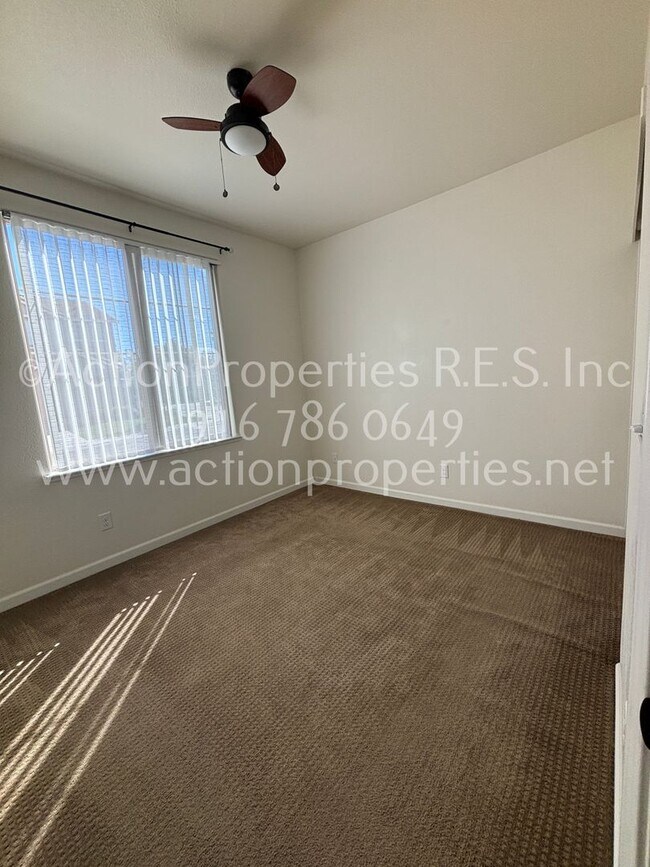 Foto del edificio - Solar Rocklin Gated Single Story: Close To Shopping 3 Bedroom 2 Bath, Covered Patio, Low Maintena...