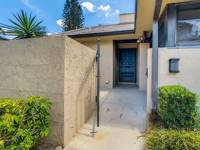 Foto del edificio - RARE 3 BEDROOM/ 2 BATH IN THE HIGHLY DESIR...