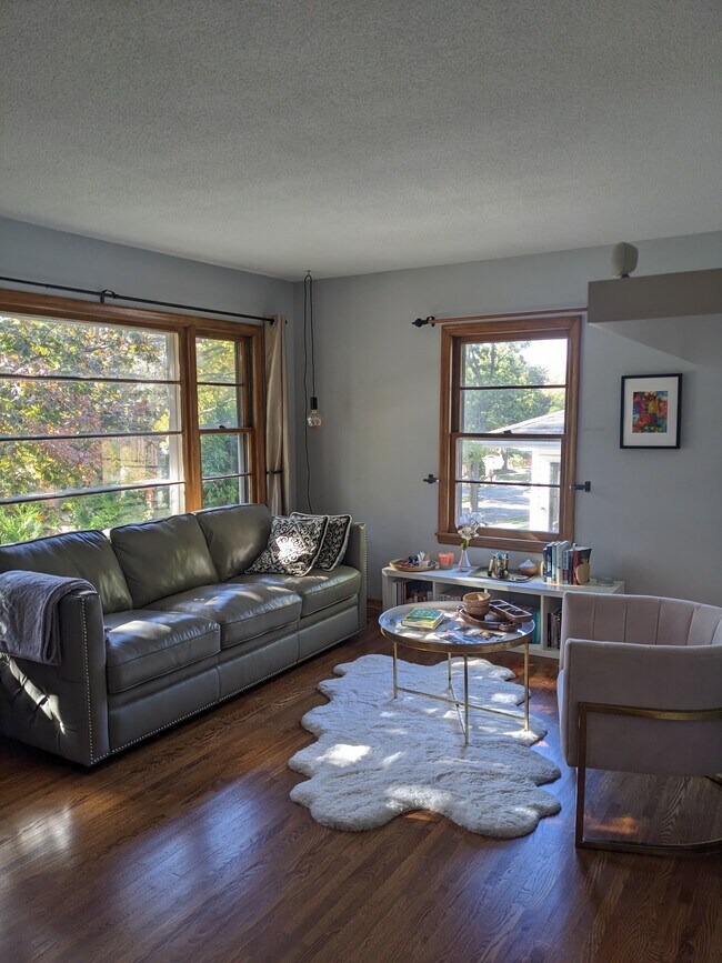 Foto del edificio - 643 36 1/2 Ave NE