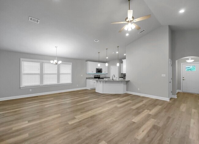 Foto del edificio - 7385 E Bay Blvd