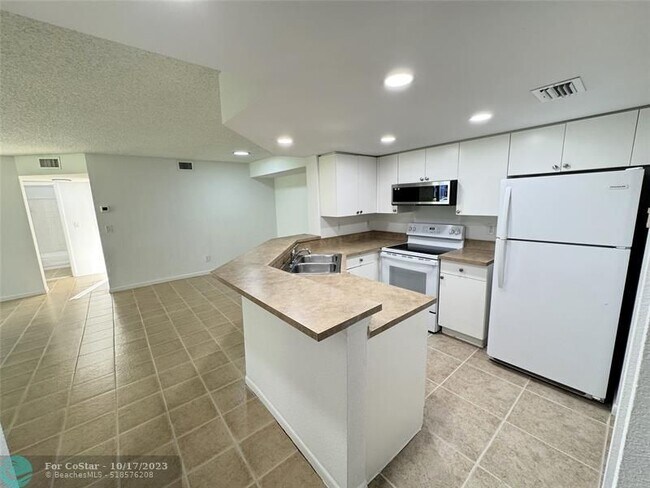 Building Photo - 9222 W Atlantic Blvd