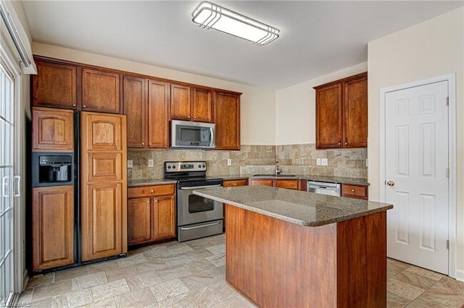 Building Photo - 3970 Fountain Village Ln