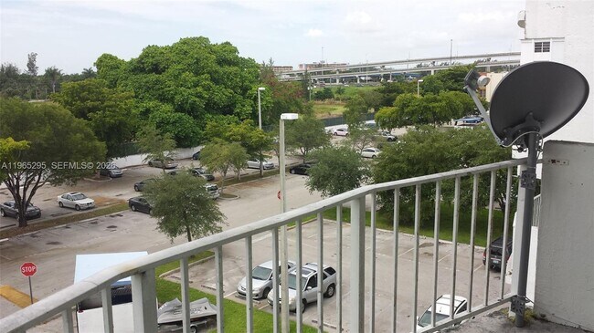 Foto del edificio - 492 NW 165th St