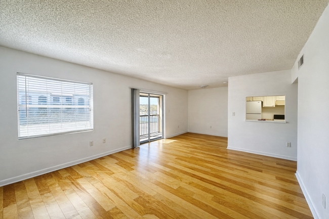 Building Photo - 2505 N Alafaya Trail