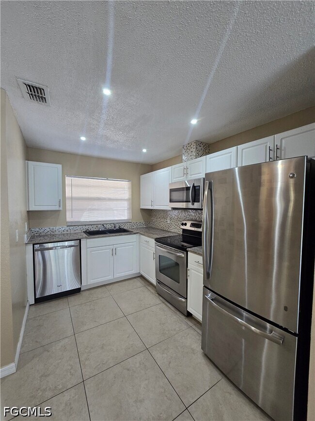 Foto del edificio - 702 SE 47th St
