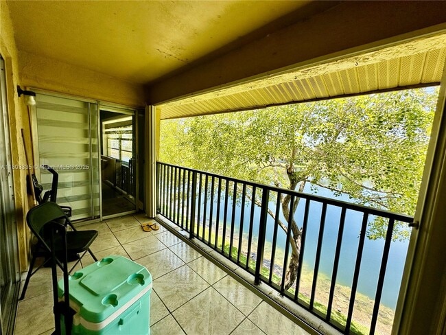 Building Photo - 15430 SW 82nd Ln
