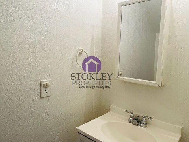 Foto del edificio - Stokley Properties Presents 3824 Wilow Pas...