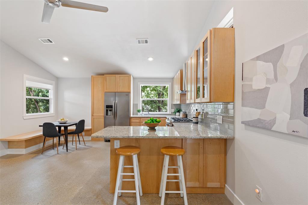 Foto principal - 2211 E 18th St