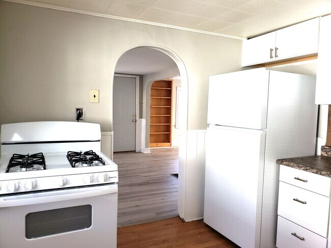 Foto del edificio - 1 or 2 bed/1 bath house for rent in Newton