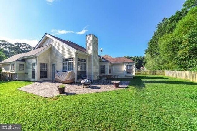 Foto del edificio - 21635 Weatherby Ln