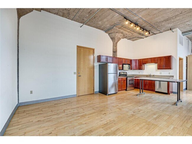 Building Photo - 521 S 7th St