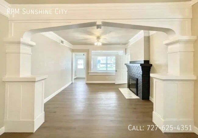 Building Photo - 7700 Boca Ciega Dr