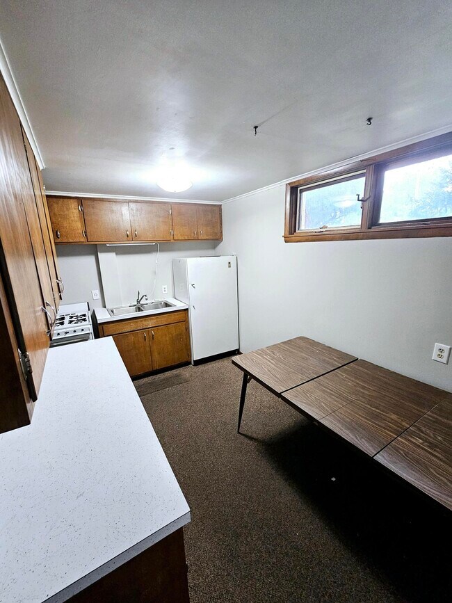 Building Photo - 207 W Holly St