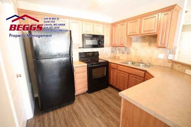Building Photo - 2BR 1-3/4 BA Townhome- Liberty