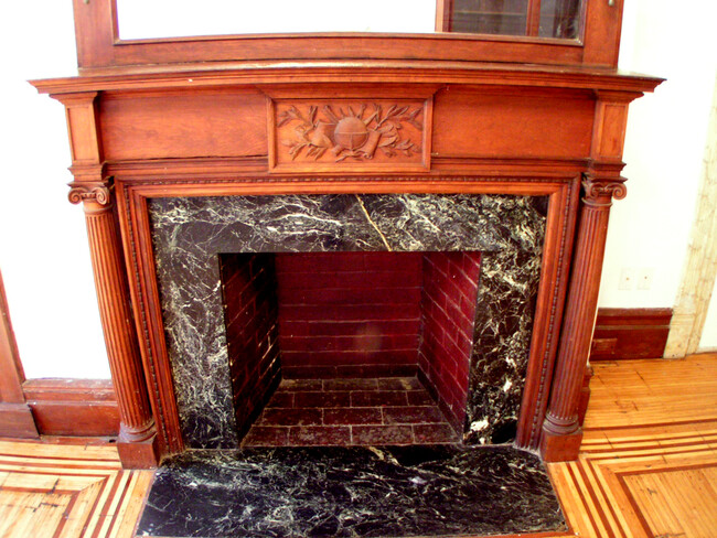 Foto del edificio - Two bedroom in Bolton Hill with breathtaki...
