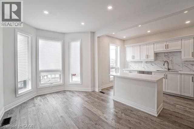 Building Photo - 360 Cannon St E