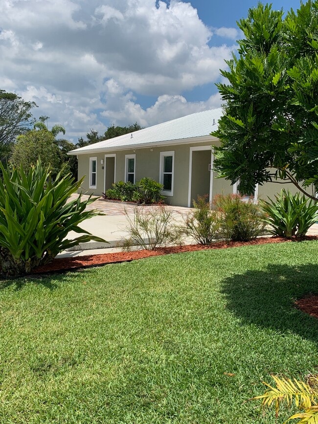 Building Photo - 926 NW Spruce Ridge Dr