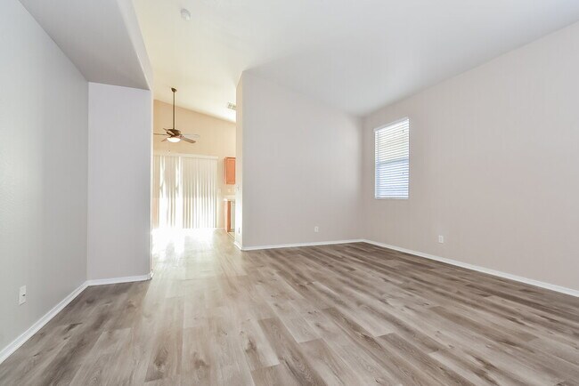Foto del edificio - 9660 Flying Eagle Ln