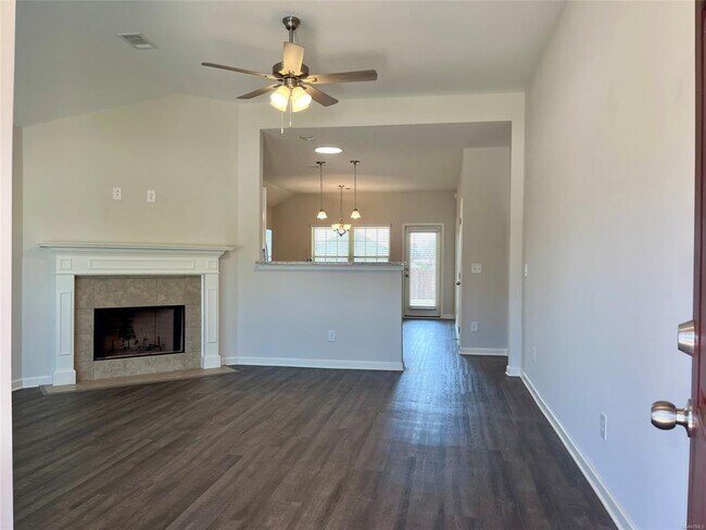 Foto del edificio - 127 Dawson's Ml Dr