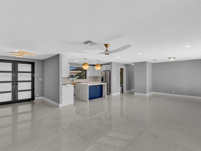 Building Photo - 2310 NE 48th Ct