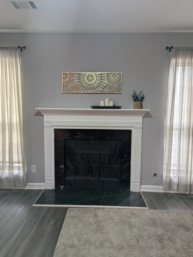 Foto del edificio - 715 Windchase Ln