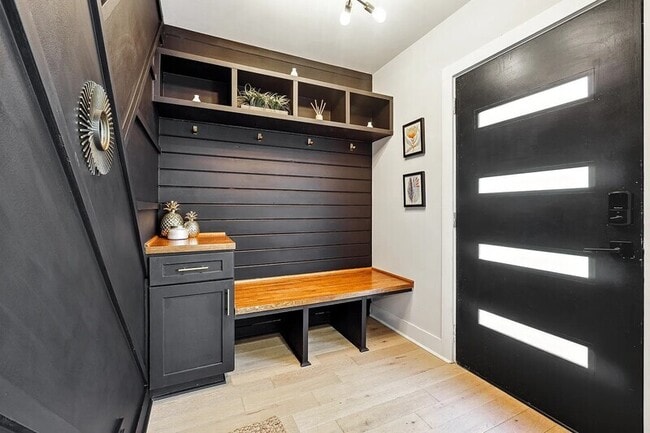 Photo - 2450 Hillcrest Dr House