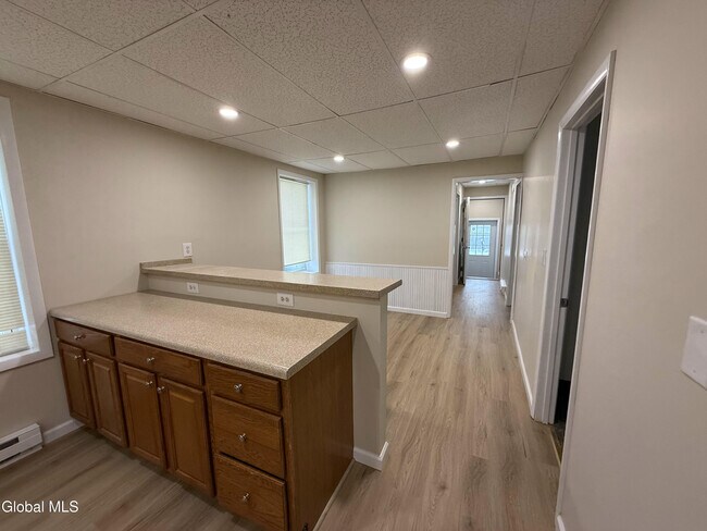 Foto del edificio - 734 Hudson Ave