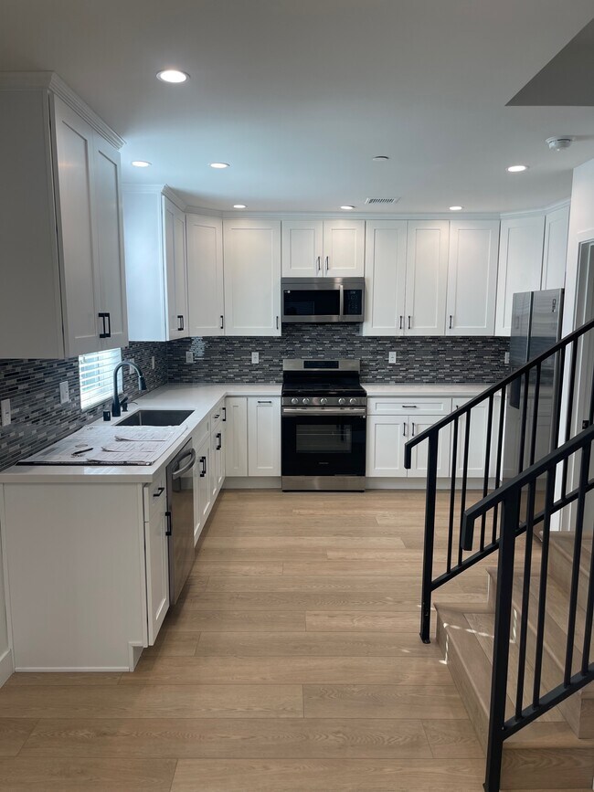 Foto del edificio - 8437 Calvin Ave