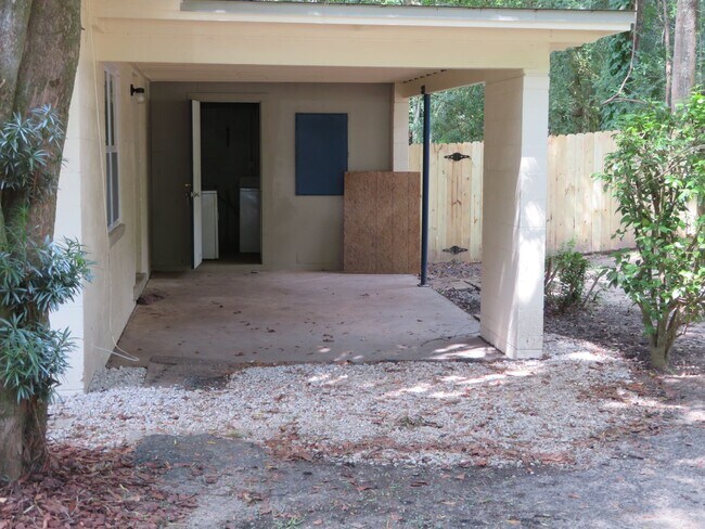 Building Photo - Beautiful House with Vinyl plank floors & ...