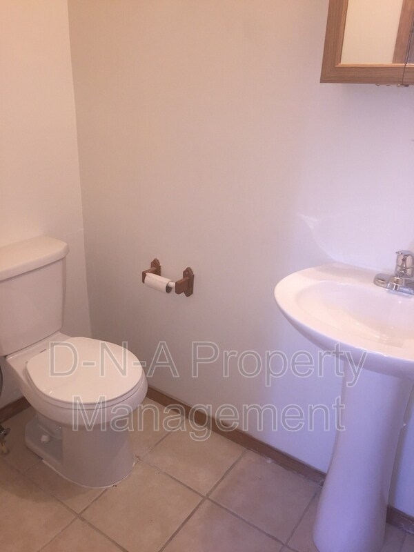 Building Photo - 1429 Pocono Blvd