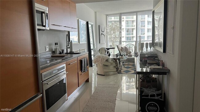 Building Photo - 1 br, 1 bath Condo - 495 Brickell Ave Apt ...