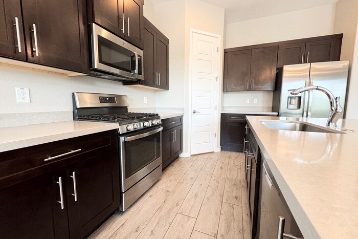 Foto principal - 3Bed/2Bath Home In Cave Creek! JOIN THE WA...