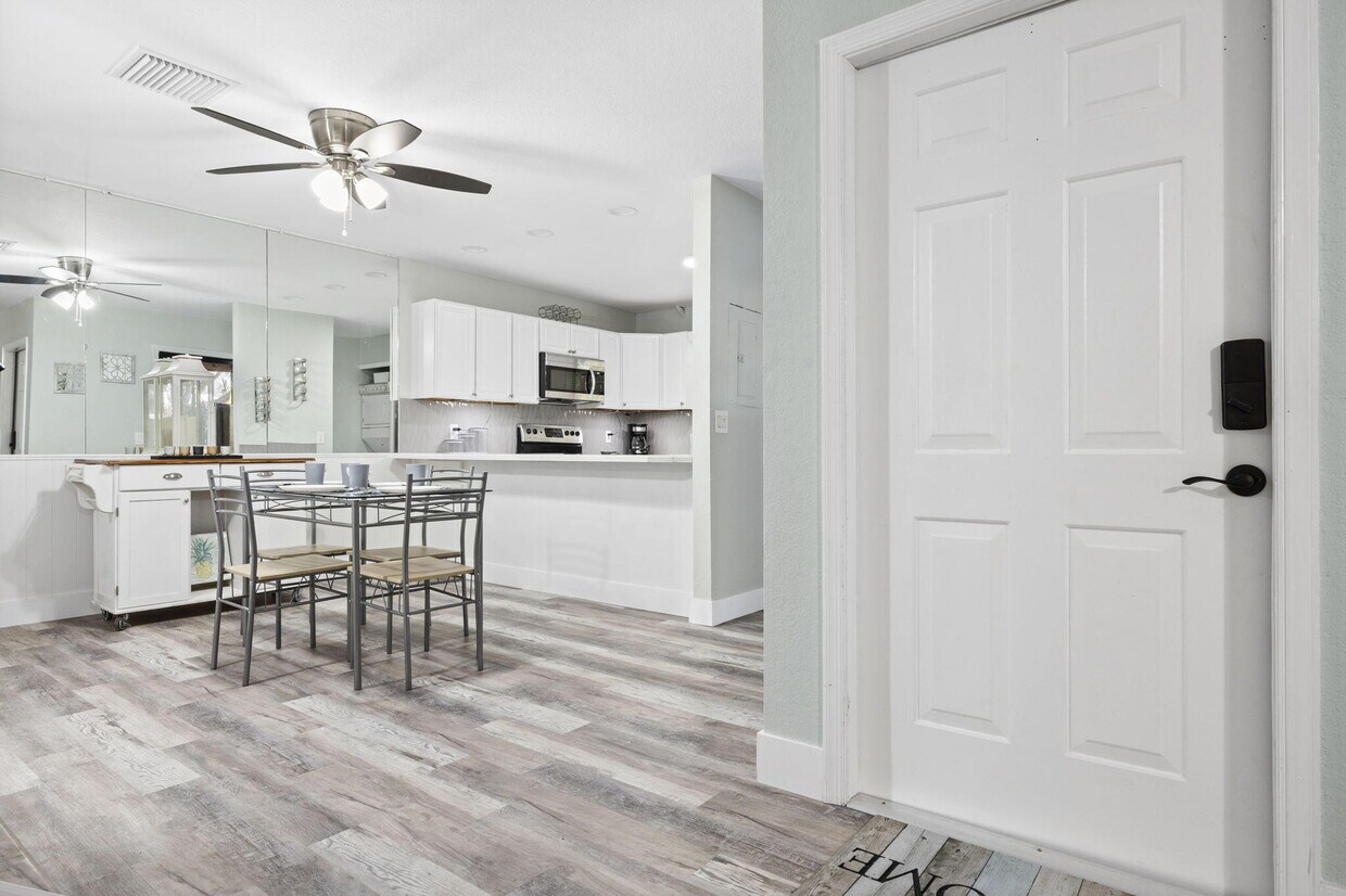 1986 NE Dixie Hwy, Jensen Beach, FL 34957 Townhome Rentals in Jensen Beach FL