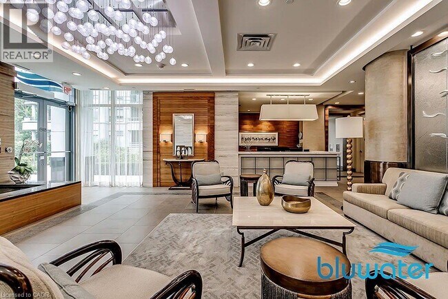 Photo du bâtiment - 3500 Lakeshore Rd W