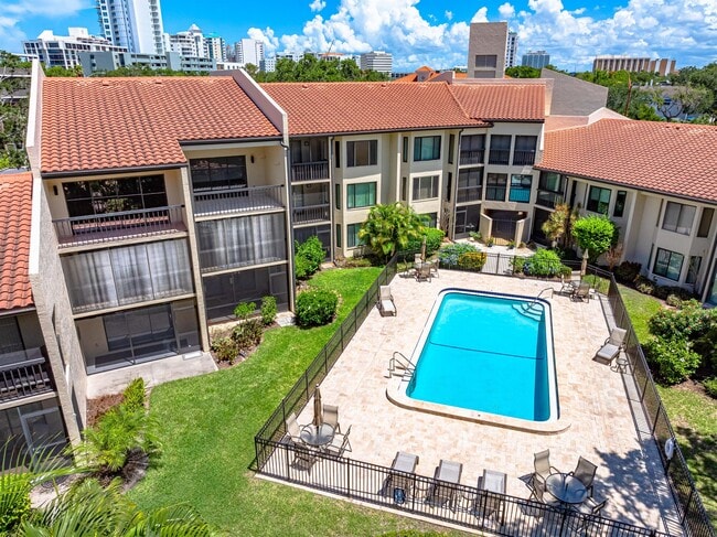 Photo - 800 Hudson Ave Townhome
