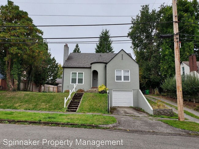 Building Photo - 3 br, 1 bath House - 1315 Chestnut St SE
