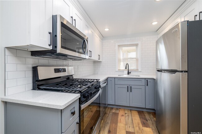 Building Photo - 318-320 Beach 88th St