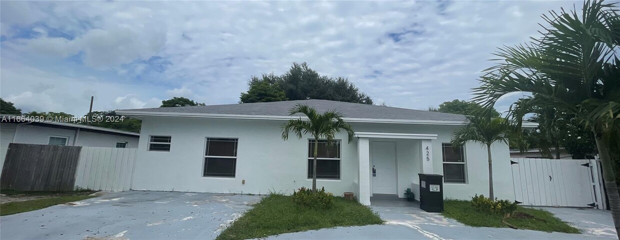 Primary Photo - 425 NW 135th St