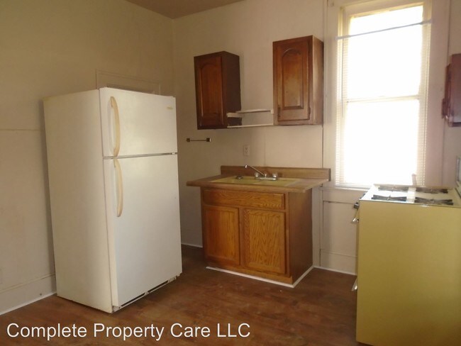 Building Photo - 717 N Elm St