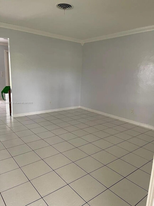 Foto del edificio - 9442 SW 52nd St